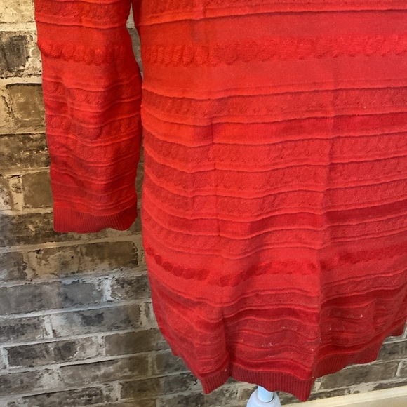 Banana Republic Factory lightweight 3/4 sleeve sweater. Size M. Red. - Picture 4 of 15